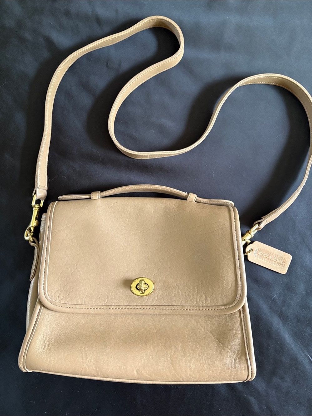 Coach 1989 Court bag. #9870 Beige Leather Crossbody with Turnlock